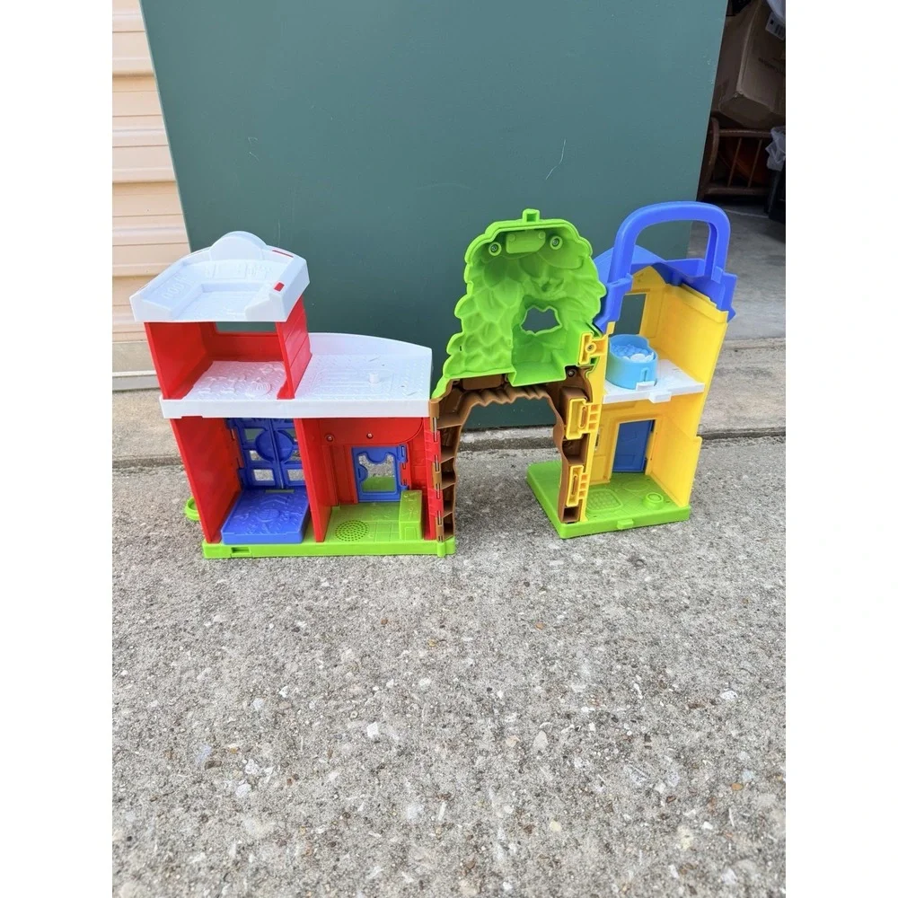Little People Animal Resuce Adoption Center Vet Hospital Playset by Fisher Price